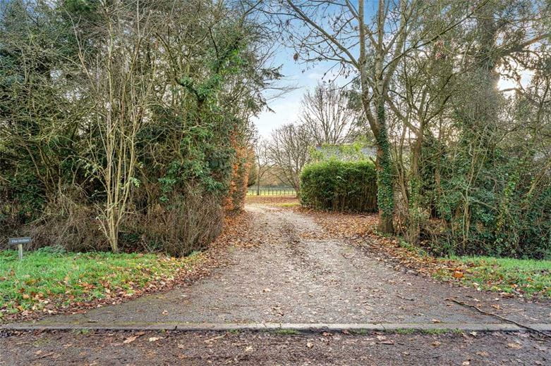 4 bedroom bungalow, Nash Lee Lane, Wendover HP22 - Let Agreed