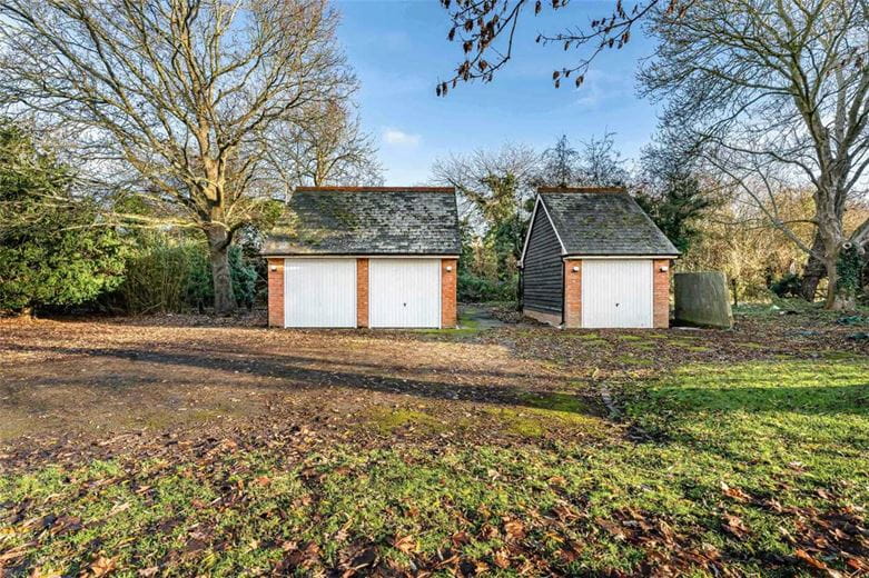 4 bedroom bungalow, Nash Lee Lane, Wendover HP22 - Let Agreed