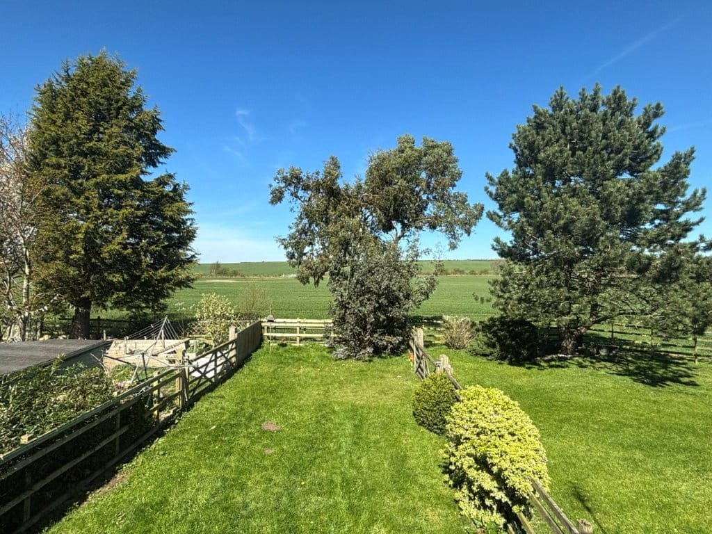 3 bedroom house, Bolsover Road, Woodthorpe S43 - Available