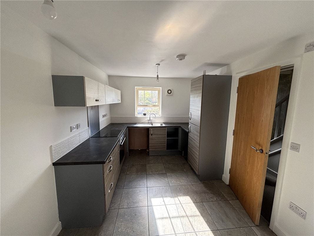 3 bedroom house, Comelybank Drive, Mexborough S64 - Available