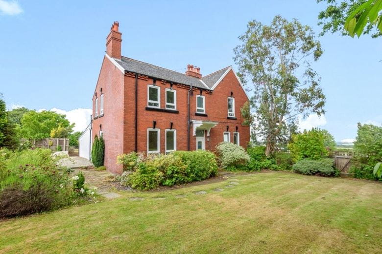 5 bedroom house, Holmsley Lane, Brierley S72 - Available