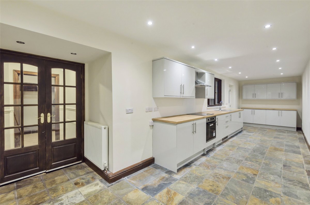 4 bedroom house, Chesterfield Road, Barlborough S43 - Available