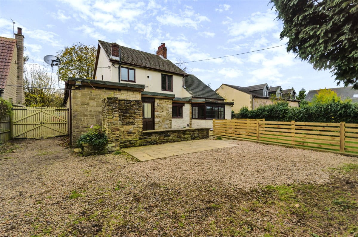 4 bedroom house, Chesterfield Road, Barlborough S43 - Available