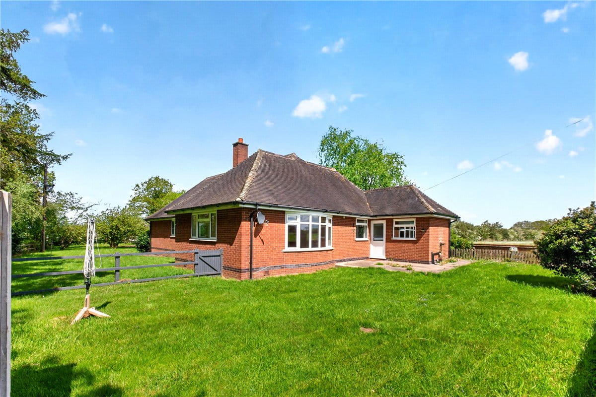 3 bedroom bungalow, Wood End Lane, Curborough WS13 - Available