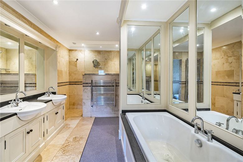 6 bedroom house, Towers Lane, Crofton WF4 - Available