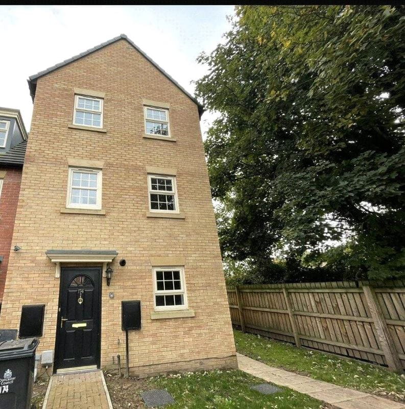 2 bedroom house, Comelybank Drive, Mexborough S64 - Available