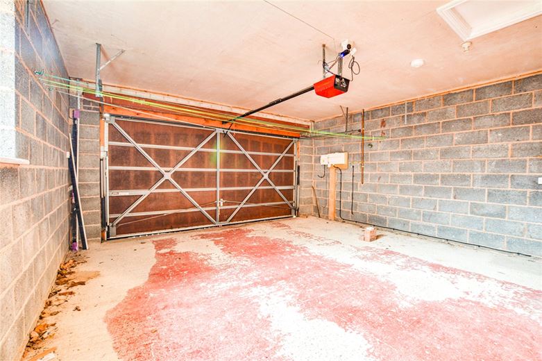 4 bedroom house, Burnside, Hale Barns WA15 - Available