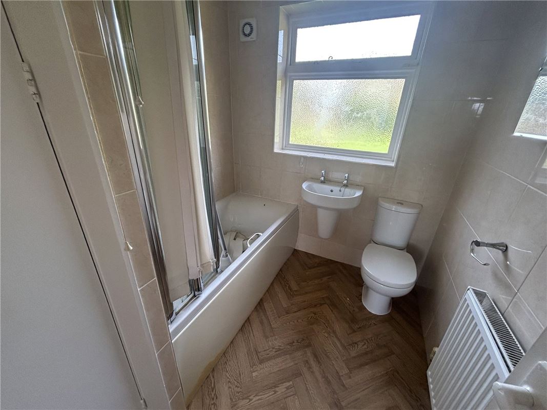 2 bedroom bungalow, Newcastle Road, Chorlton CW2 - Available