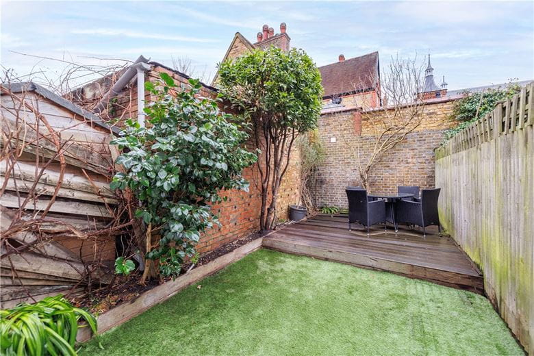 2 bedroom flat, Fulham Palace Road, London SW6 - Sold STC