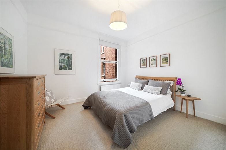 3 bedroom flat, Bishops Mansions, Fulham SW6 - Available