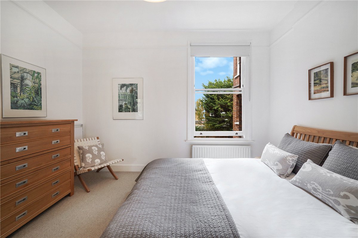 3 bedroom flat, Bishops Mansions, Fulham SW6 - Available