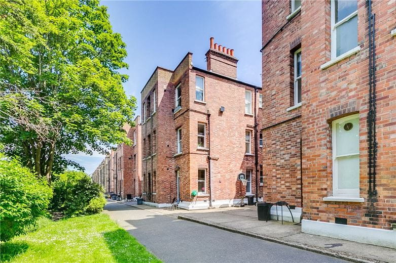 3 bedroom flat, Bishops Mansions, Fulham SW6 - Available