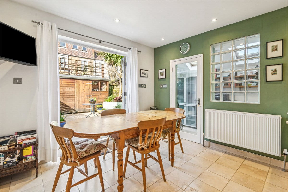 2 bedroom flat, Wingrave Road, London W6 - Available