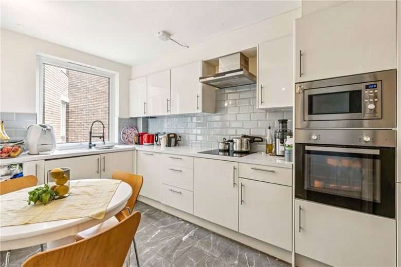 2 bedroom flat, Alder Lodge, 73 Stevenage Road SW6 - Available