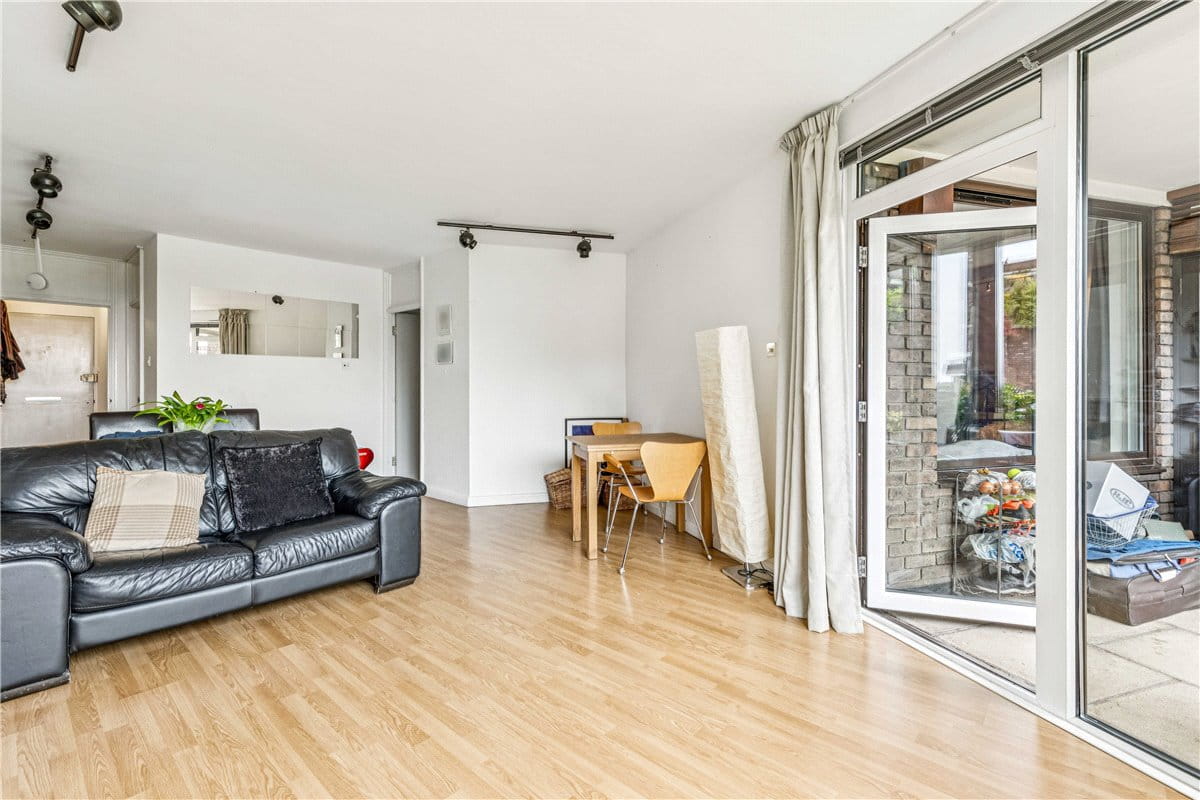 2 bedroom flat, Alder Lodge, 73 Stevenage Road SW6 - Available