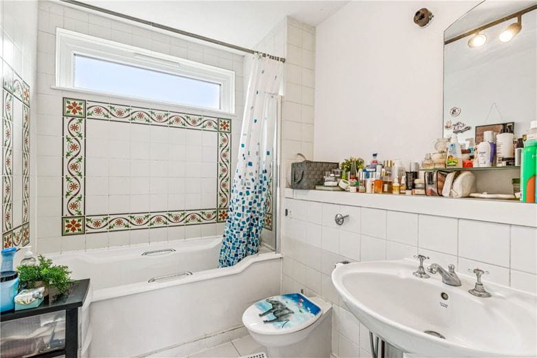 2 bedroom flat, Alder Lodge, 73 Stevenage Road SW6 - Available