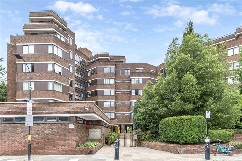 2 bedroom flat, Alder Lodge, 73 Stevenage Road SW6 - Available