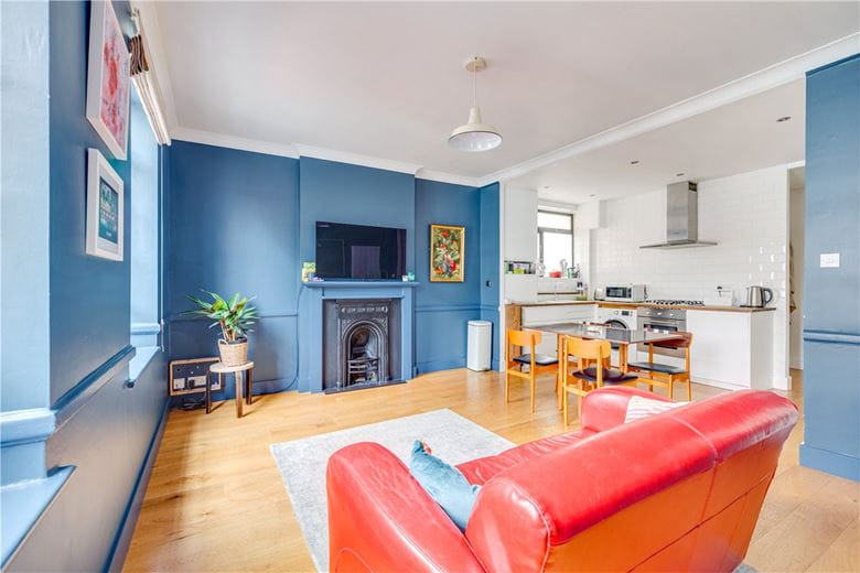 2 bedroom flat, Crabtree Lane, London SW6 - Available