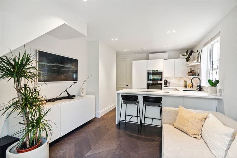 2 bedroom flat, Niton Street, London SW6 - Available
