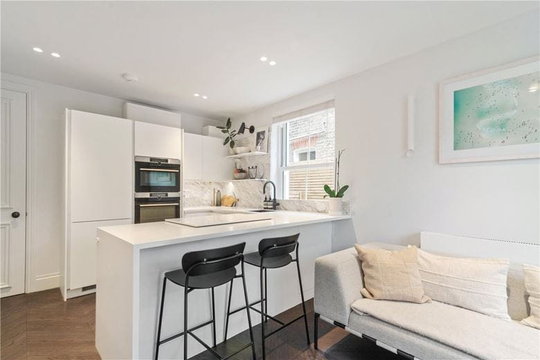 2 bedroom flat, Niton Street, London SW6 - Available