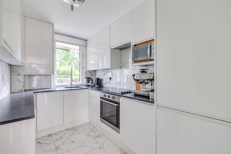 1 bedroom flat, Stevenage Road, London SW6 - Available