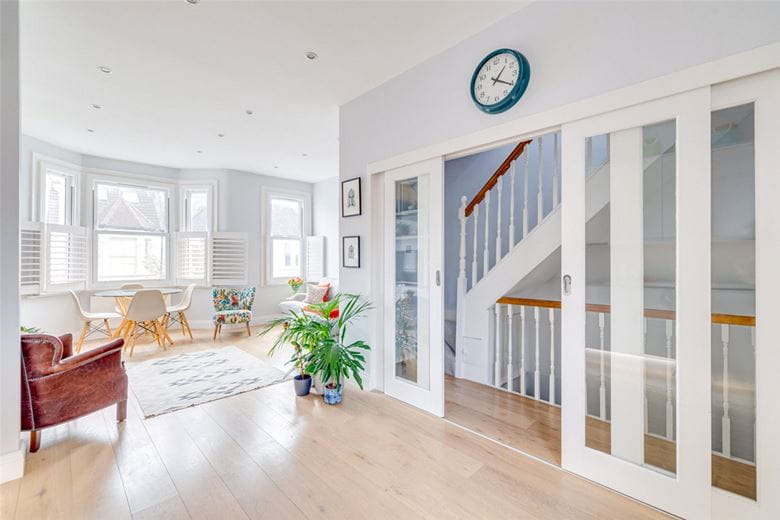 2 bedroom flat, Mablethorpe Road, Fulham SW6 - Available