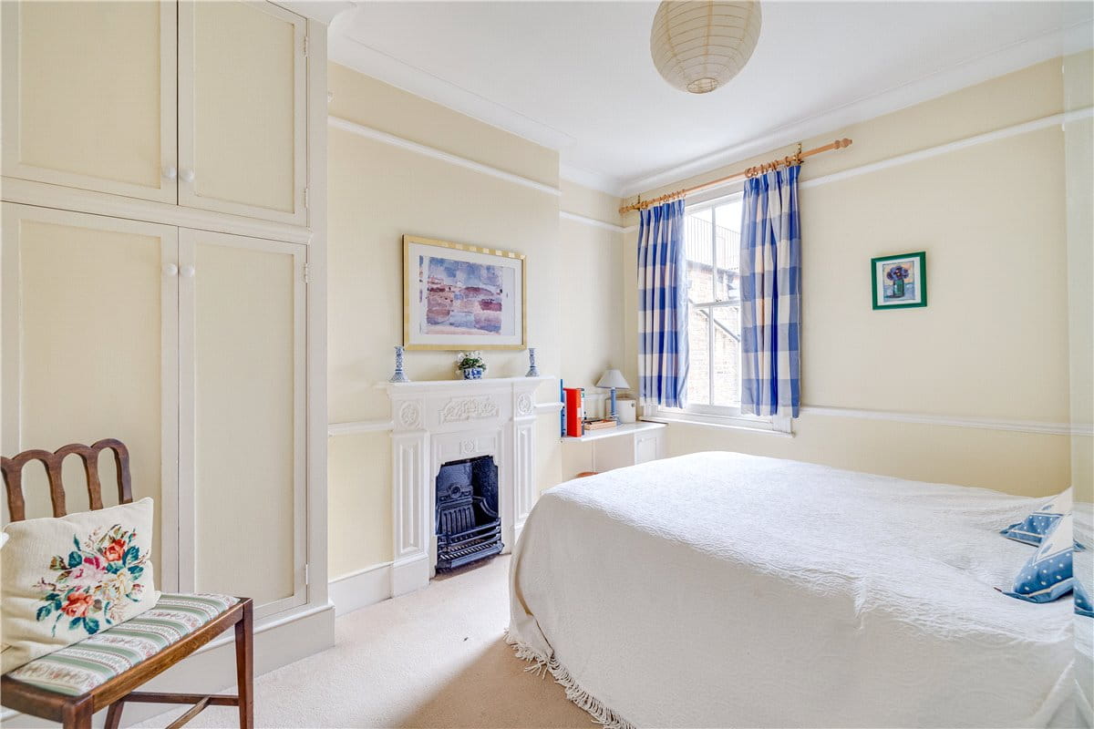 2 bedroom flat, Queensmill Road, London SW6 - Sold STC