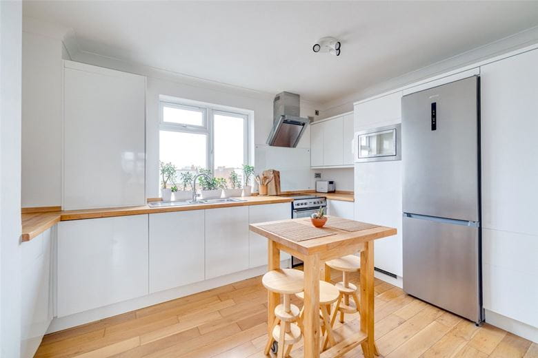 2 bedroom flat, Burnfoot Avenue, London SW6 - Available