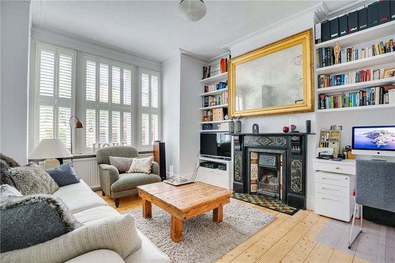 2 bedroom flat, Fulham Palace Road, London SW6 - Available