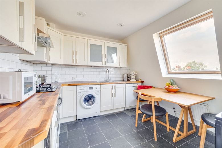 3 bedroom flat, Oxberry Avenue, London SW6 - Available