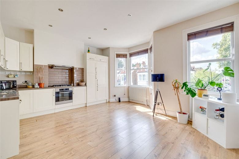 2 bedroom flat, Fulham Palace Road, London SW6 - Available