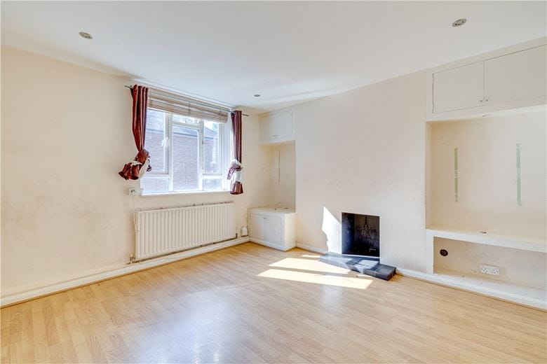 3 bedroom flat, Fulham Palace Road, London SW6 - Available