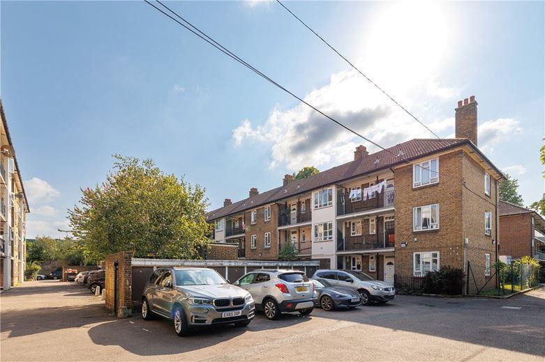 3 bedroom flat, Fulham Palace Road, London SW6 - Available