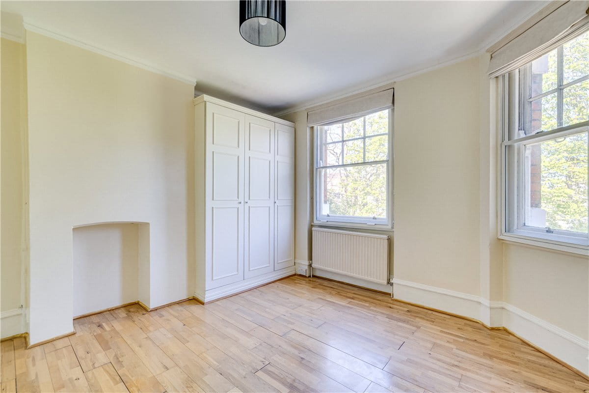 2 bedroom flat, Colehill Gardens, Fulham Palace Road SW6 - Available