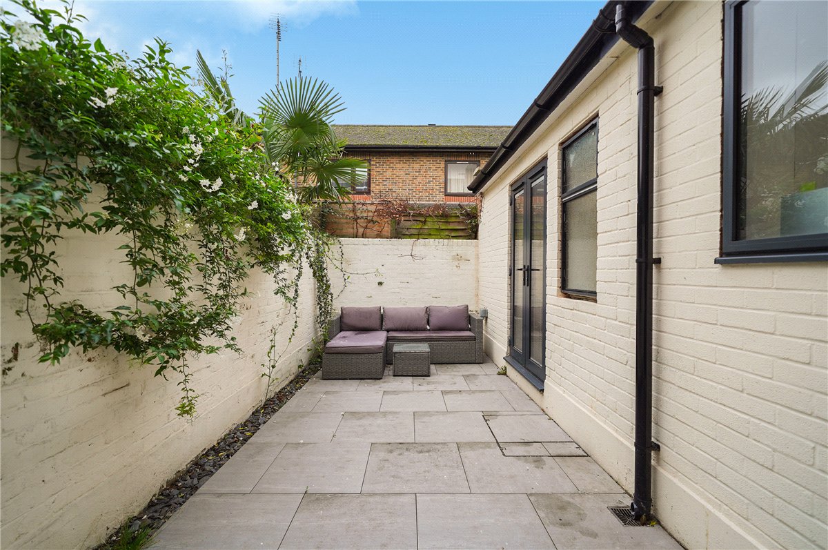3 bedroom house, Colehill Lane, London SW6 - Available