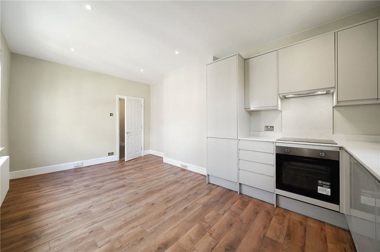 2 bedroom flat, Racton Road, London SW6 - Available