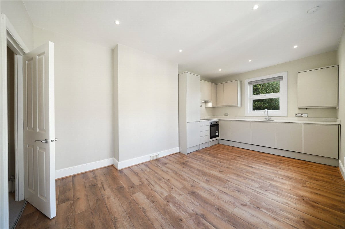 2 bedroom flat, Racton Road, London SW6 - Available