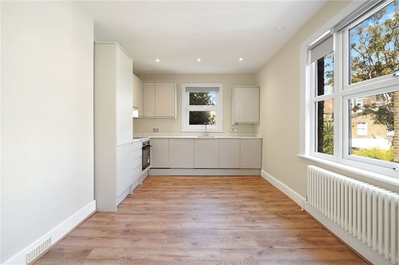 2 bedroom flat, Racton Road, London SW6 - Available