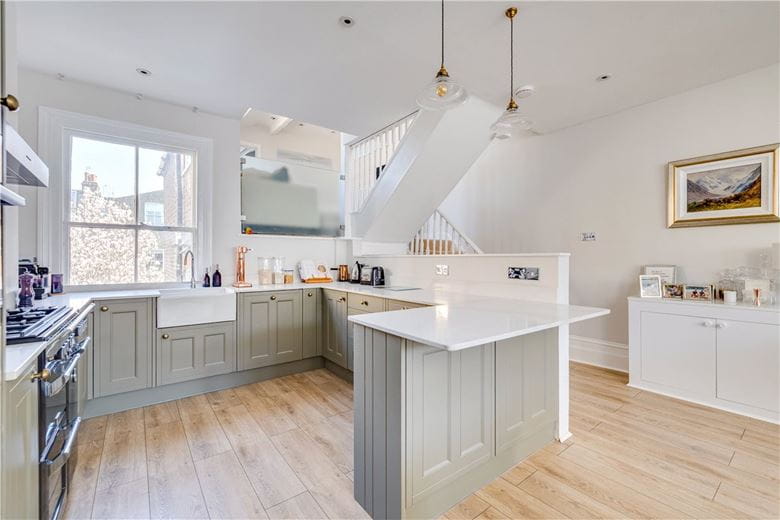3 bedroom flat, Winchendon Road, London SW6 - Sold