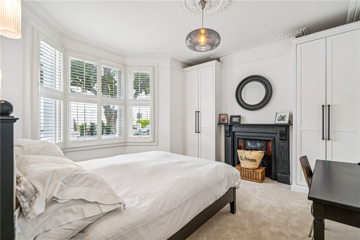 3 bedroom flat, Greswell Street, London SW6 - Available