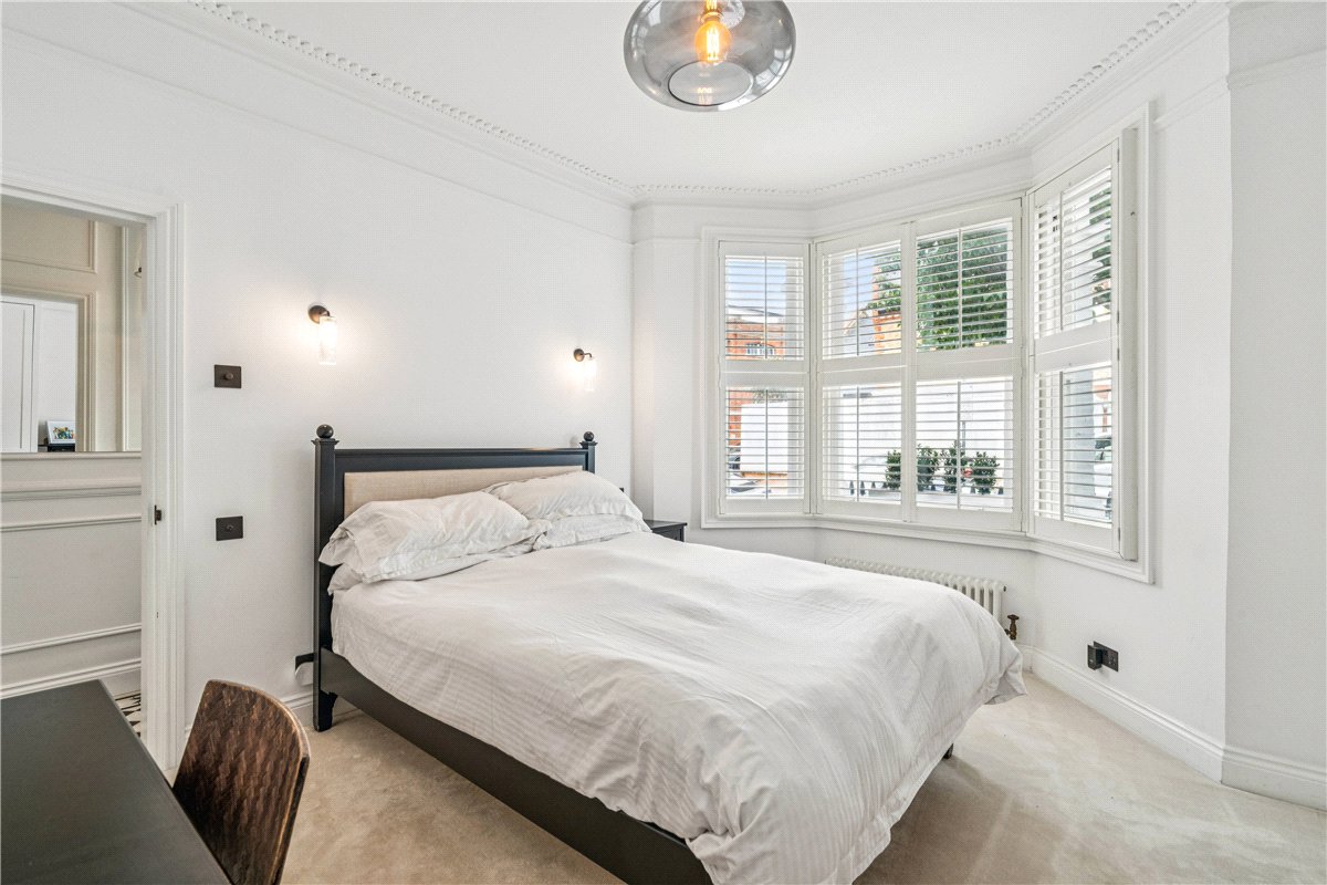 3 bedroom flat, Greswell Street, London SW6 - Available