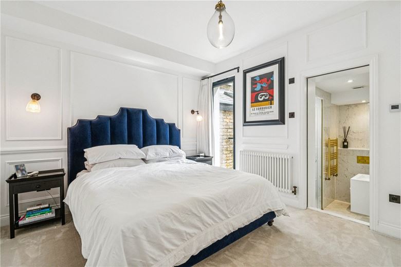 3 bedroom flat, Greswell Street, London SW6 - Available