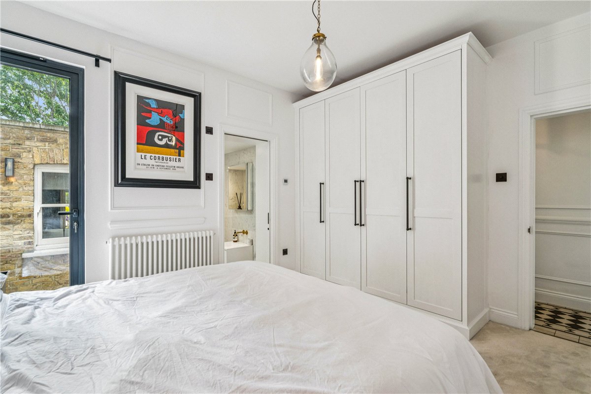 3 bedroom flat, Greswell Street, London SW6 - Available