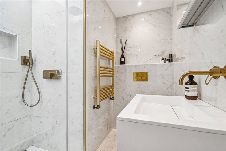 3 bedroom flat, Greswell Street, London SW6 - Available