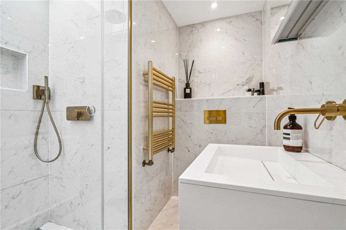 3 bedroom flat, Greswell Street, London SW6 - Available