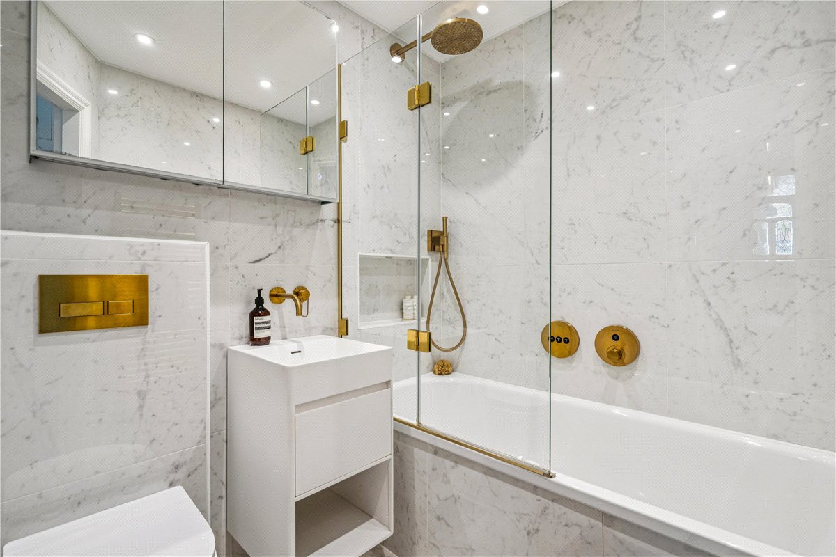 3 bedroom flat, Greswell Street, London SW6 - Available