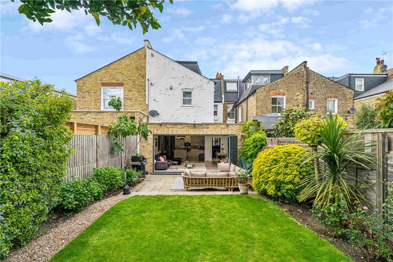 3 bedroom flat, Greswell Street, London SW6 - Available