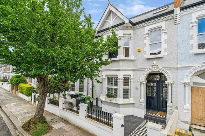 3 bedroom flat, Greswell Street, London SW6 - Available