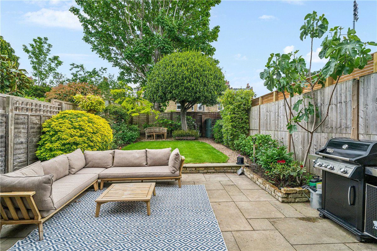 3 bedroom flat, Greswell Street, London SW6 - Available