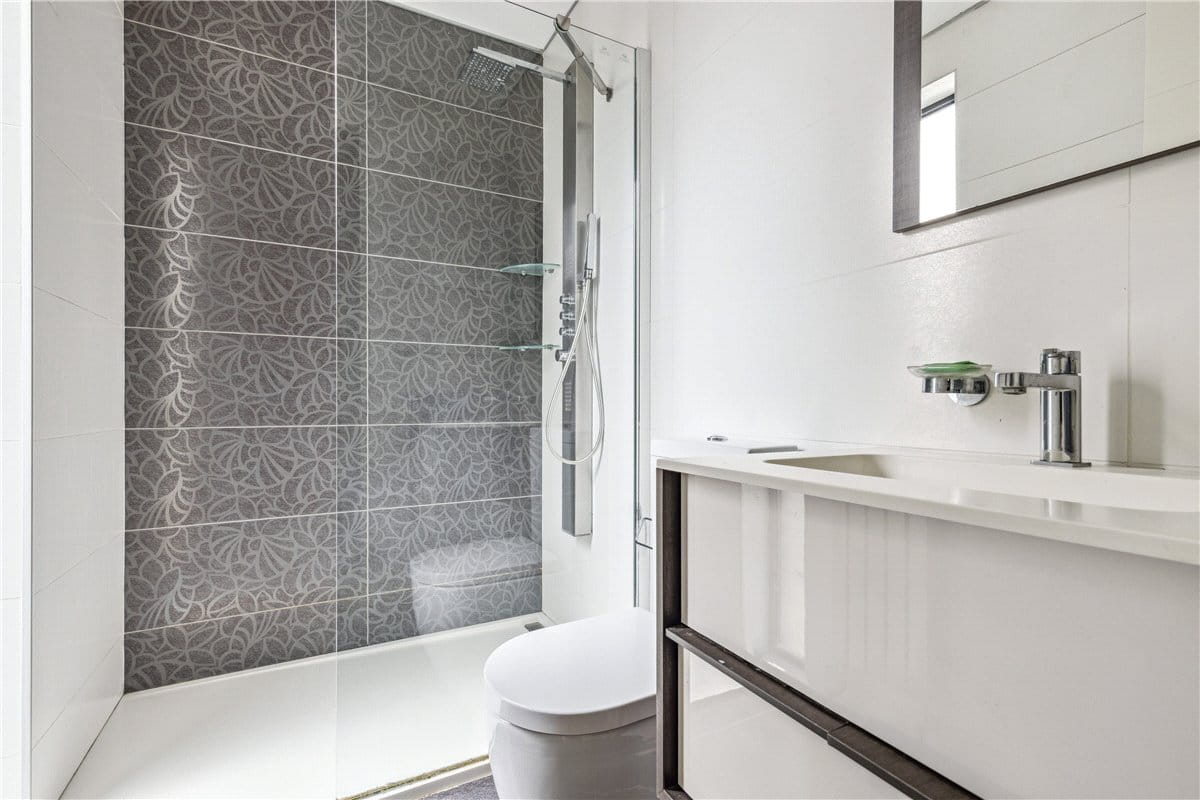 2 bedroom flat, Gowan Avenue, London SW6 - Available